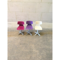 Vintage gekleurde schoolstoeltjes nr 107